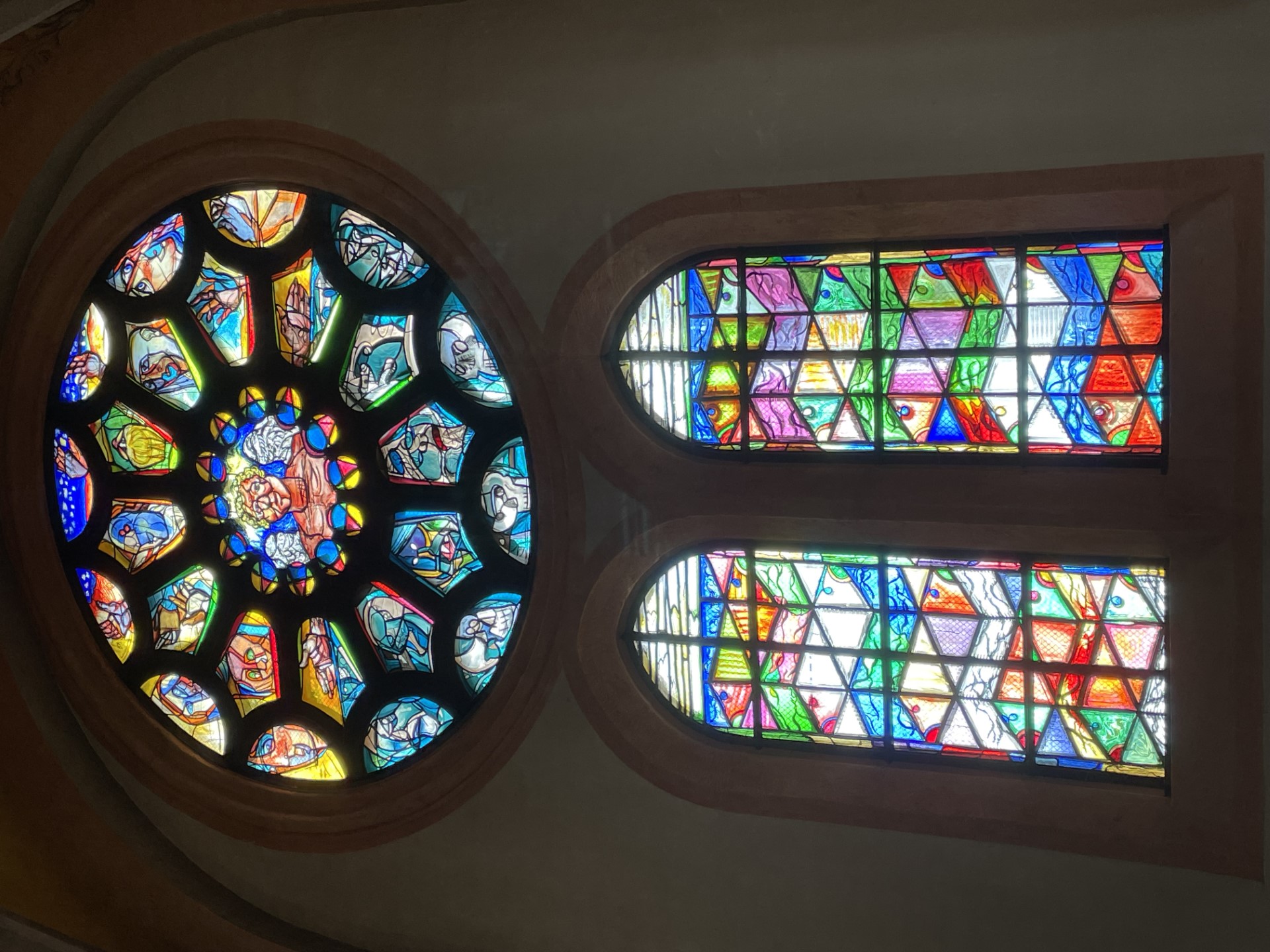 Lüpertz-Fenster in St. Ulrich